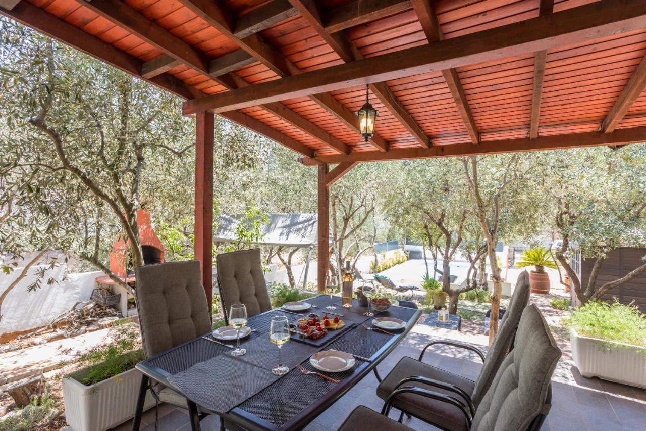 House Oliva With Private Pool And Large Garden Villa Stari Grad  Exterior photo